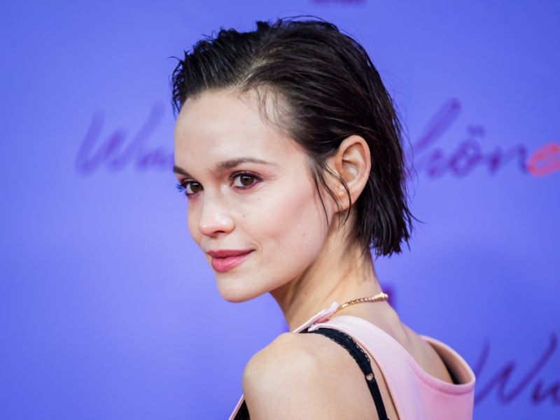 Emilia Schüle privat: Beziehungsstatus, Karriere und Co. - So tickt der "Ku'damm"-Star