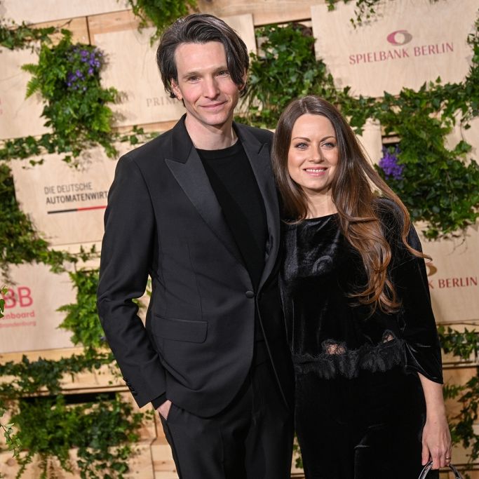 Erst verprügelt, dann geliebt - so lernte er seine Frau kennen