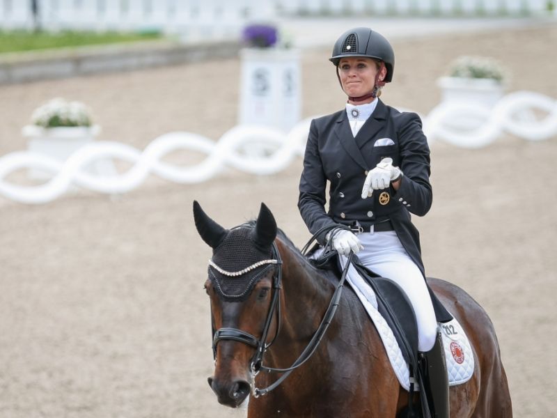 Jessica von Bredow-Werndl: "Hat mir das Herz aus der Brust gerissen" - deutsche Olympiasiegerin trauert um ihr Pferd
