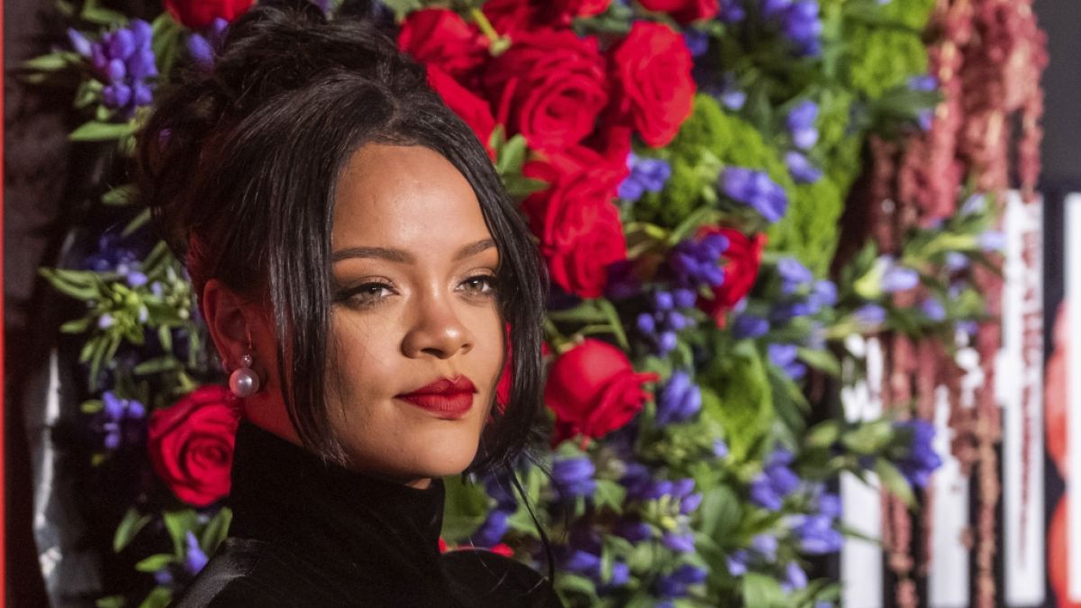 Rihanna bewirbt auf Instagram ihre neue Unterw&auml;sche Kollektion als verf&uuml;hrerische Aphrodite. (Foto)