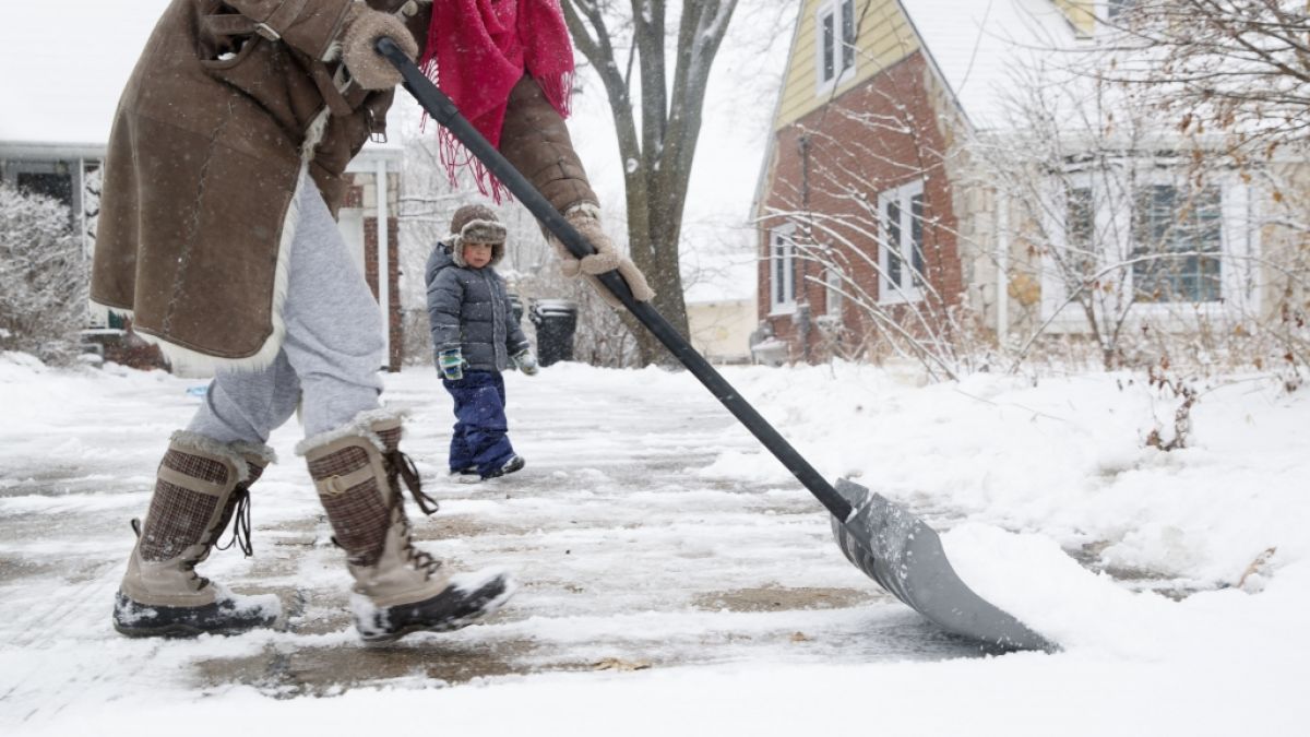 Wer im Winter nicht sorgf&auml;ltig r&auml;umt, riskiert, dass andere sich auf dem eigenen Grundst&uuml;ck schwer verletzen.&nbsp; (Foto)