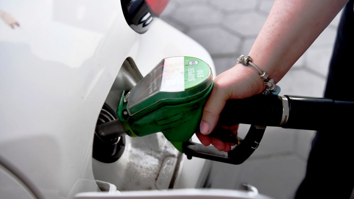 Wie k&ouml;nnen Autofahrer am besten Sprit sparen? (Foto)