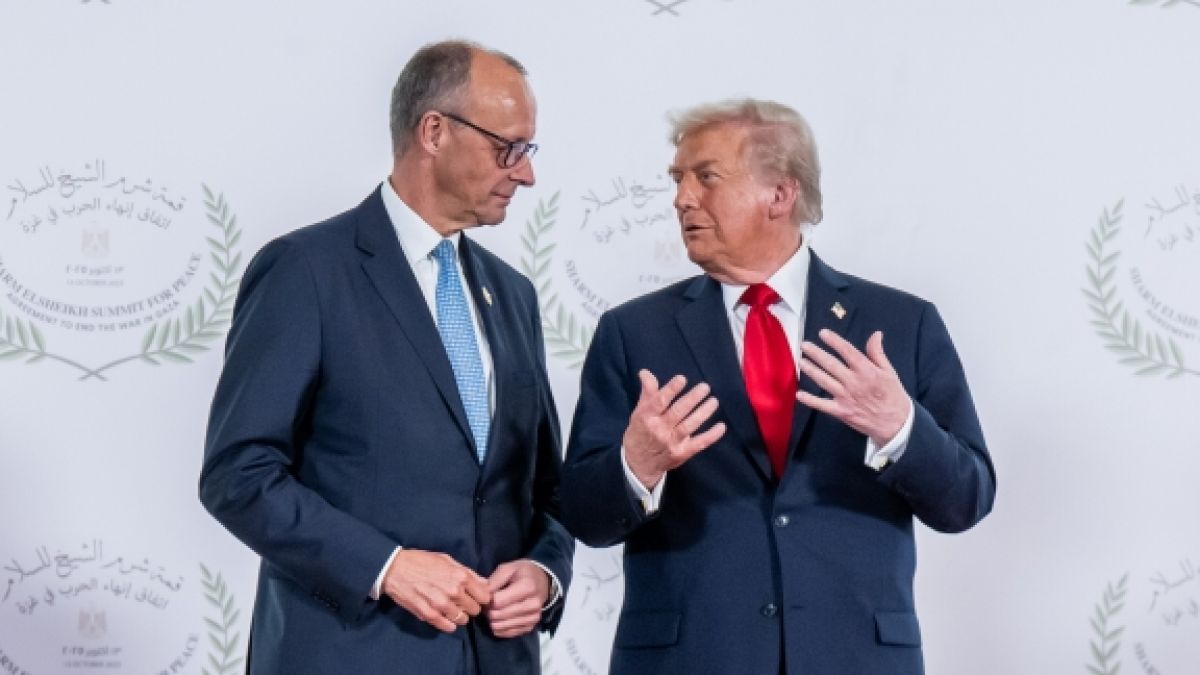 Bundeskanzler Friedrich Merz (v.li.) und Donald Trump (rechts). (Foto)