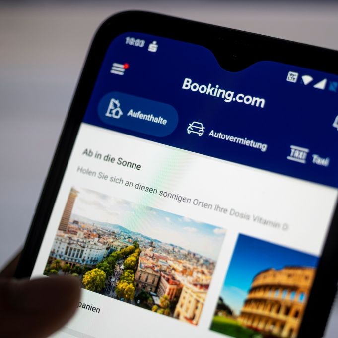 So nutzen Betrüger echte Buchungsdaten per WhatsApp aus