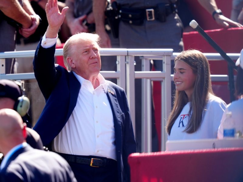 Donald Trump: Operation am Handgelenk - Trump-Enkelin äußert sich bei Social-Media