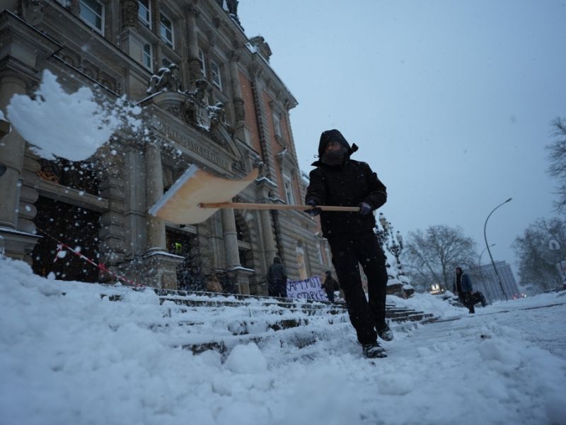 Durch den Schneesturm: Muss ich trotz lebensgefährlichem Wetter ins Büro gehen?