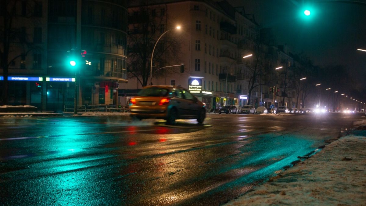 Bei Blitzeis kann die Stra&szlig;e schlagartig rutschig werden. (Foto)