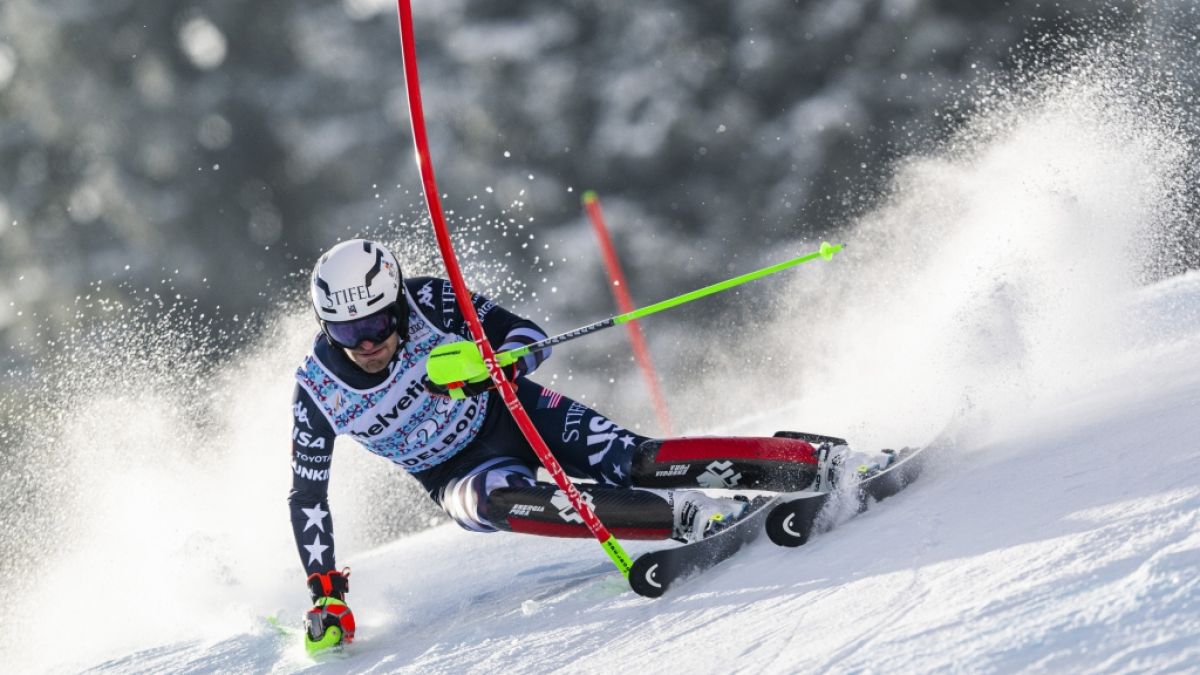 Der Kroate Filip Zubcic beim Slalom in Adelboden in Aktion. (Foto)