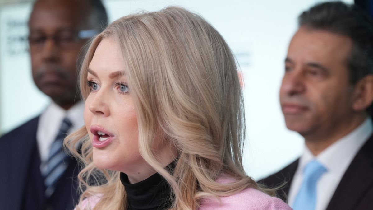 Ein Interview, das Donald Trumps Pressesprecherin Karoline Leavitt auf X teilte, wirft neue Fragen zum US-Angriff auf Venezuela auf. (Foto)