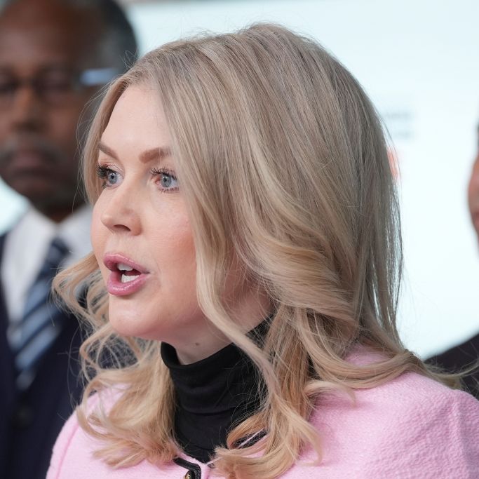 Ein Interview, das Donald Trumps Pressesprecherin Karoline Leavitt auf X teilte, wirft neue Fragen zum US-Angriff auf Venezuela auf.