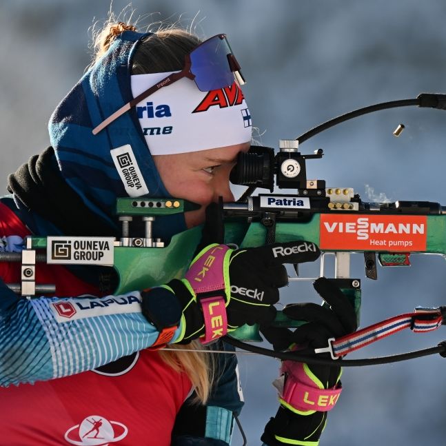 Die Finnin Suvi Minkkinen am Schießstand: Zeigt sie sich beim Biathlon-Weltcup in Ruhpolding treffsicher?