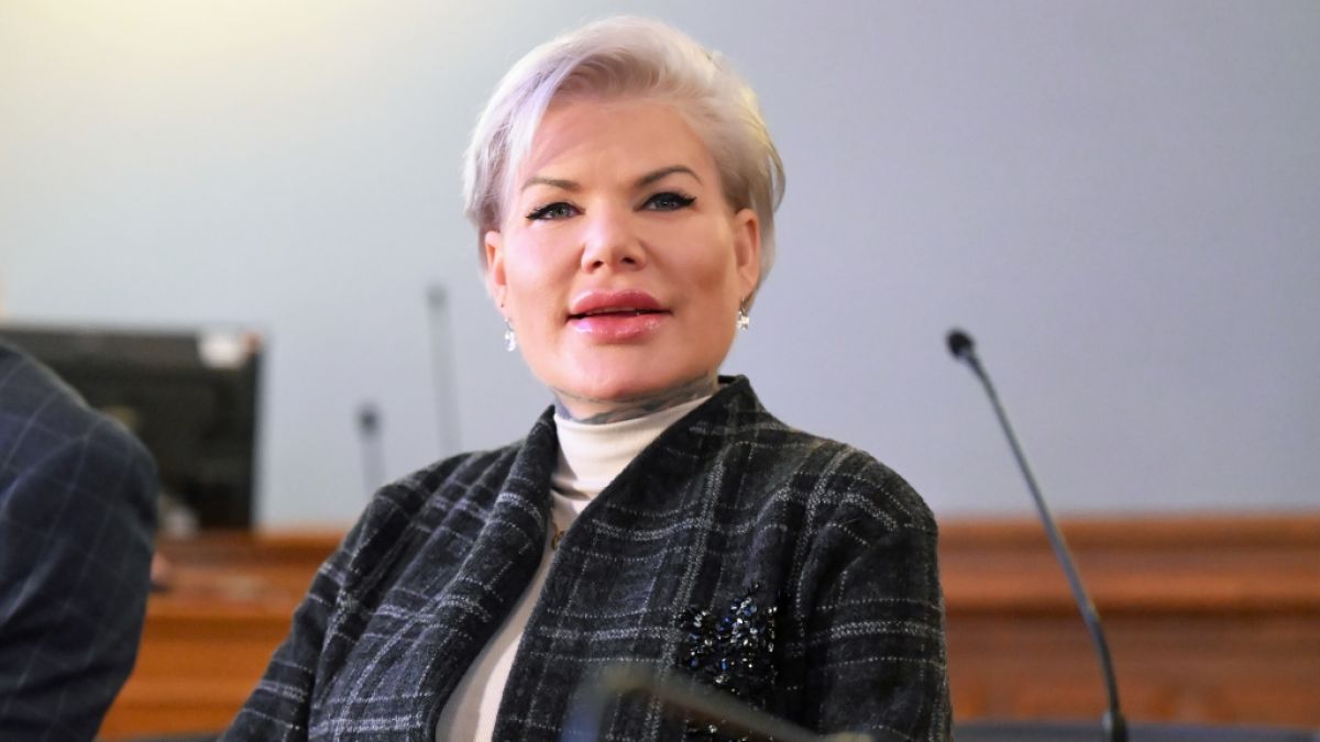 Melanie M&uuml;ller:&nbsp;Die Schlagers&auml;ngerin steht erneut wegen Hitlergru&szlig;-Vorw&uuml;rfen vor Gericht. (Foto)