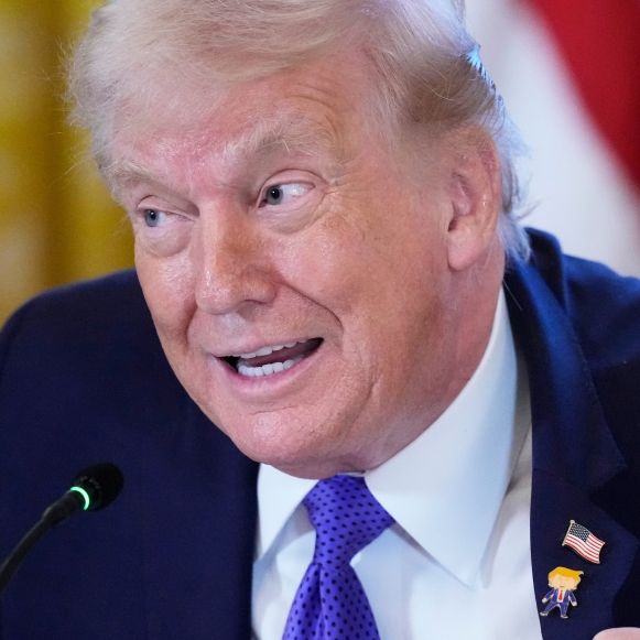 Donald Trump lässt einer Prognose zufolge die sogenannte Weltuntergangsuhr schneller ticken.