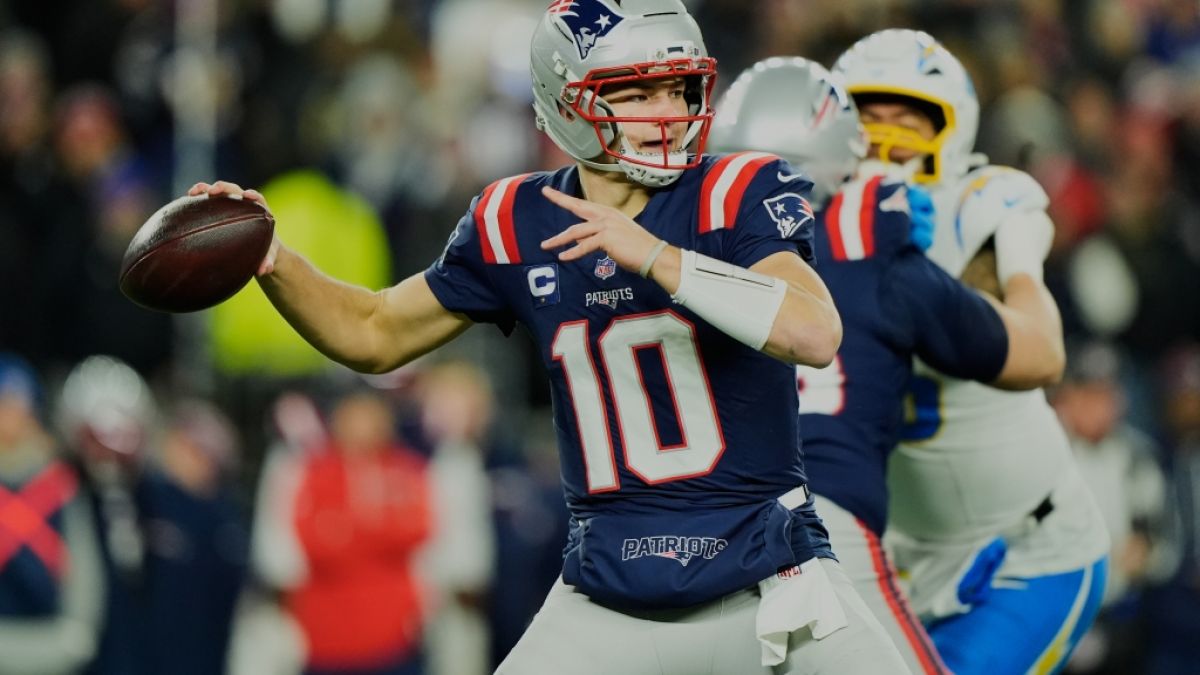 Drake Maye von den New England Patriots wirft den Ball am 11.01.2026. (Symbolbild) (Foto)