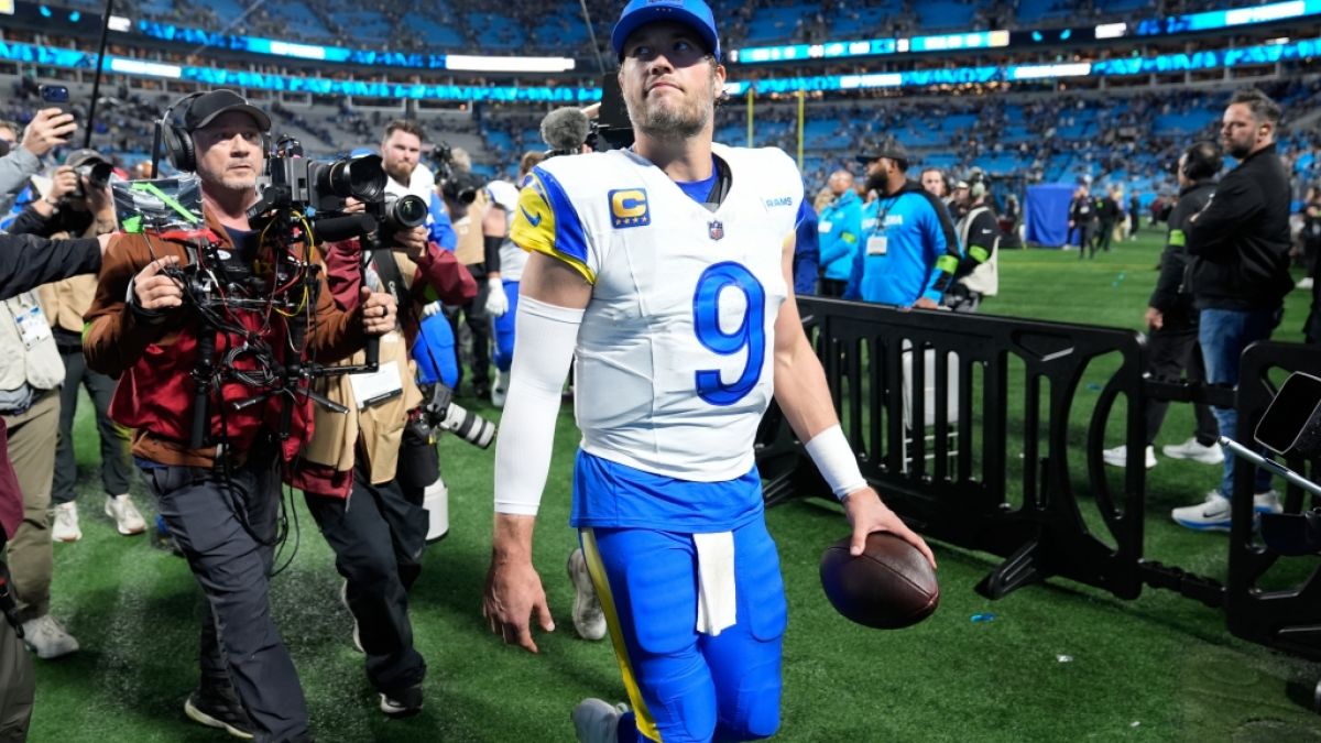 Matthew Stafford von den Los Angeles Rams der NFL verl&auml;sst das Spielfeld nach der ersten Playoffrunde, am 10.01.2026. (Symbolbild) (Foto)