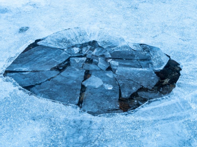 Leiche gefunden: Mann filmt tödlichen Sprung in eiskaltes Wasser - und stirbt