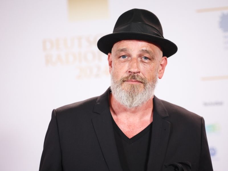 Torsten Sträter: Traurige Nachricht für Fans - Komiker sagt Auftritte wegen Krankheit ab