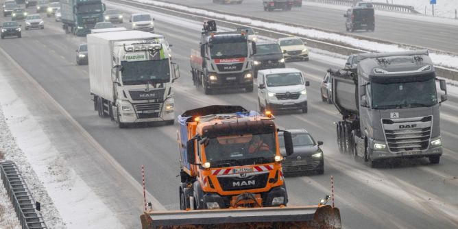 Glatteis-Chaos in Deutschland