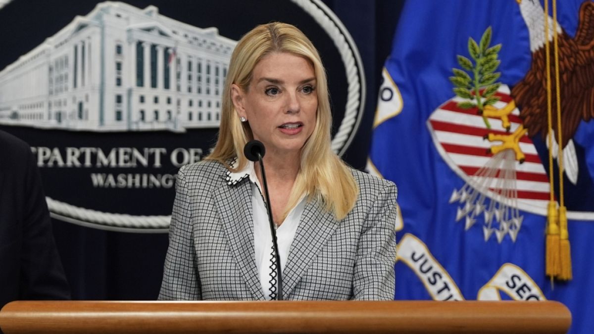 Vor allem seit der Ver&ouml;ffentlichung der Epstein-Files im Fokus: US-Justizministerin Pam Bondi. (Foto)