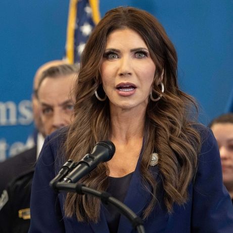 Kristi Noem sieht sich mit Nazi-Vorwürfen konfrontiert.