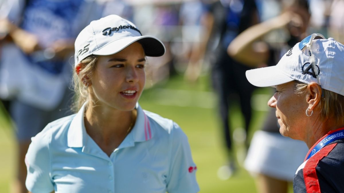 Kai Trump zieht im roten Glamourkleid alle Blicke auf sich. (Foto)