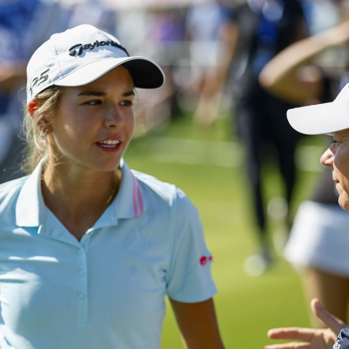 Trump-Enkelin (18) begeistert im roten Glamour-Kleid