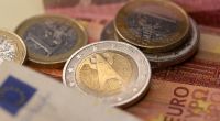 Im Februar löst sich Bulgarien von seiner Landeswährung und führt den Euro ein.