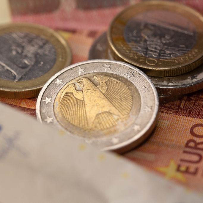 Im Februar löst sich Bulgarien von seiner Landeswährung und führt den Euro ein.