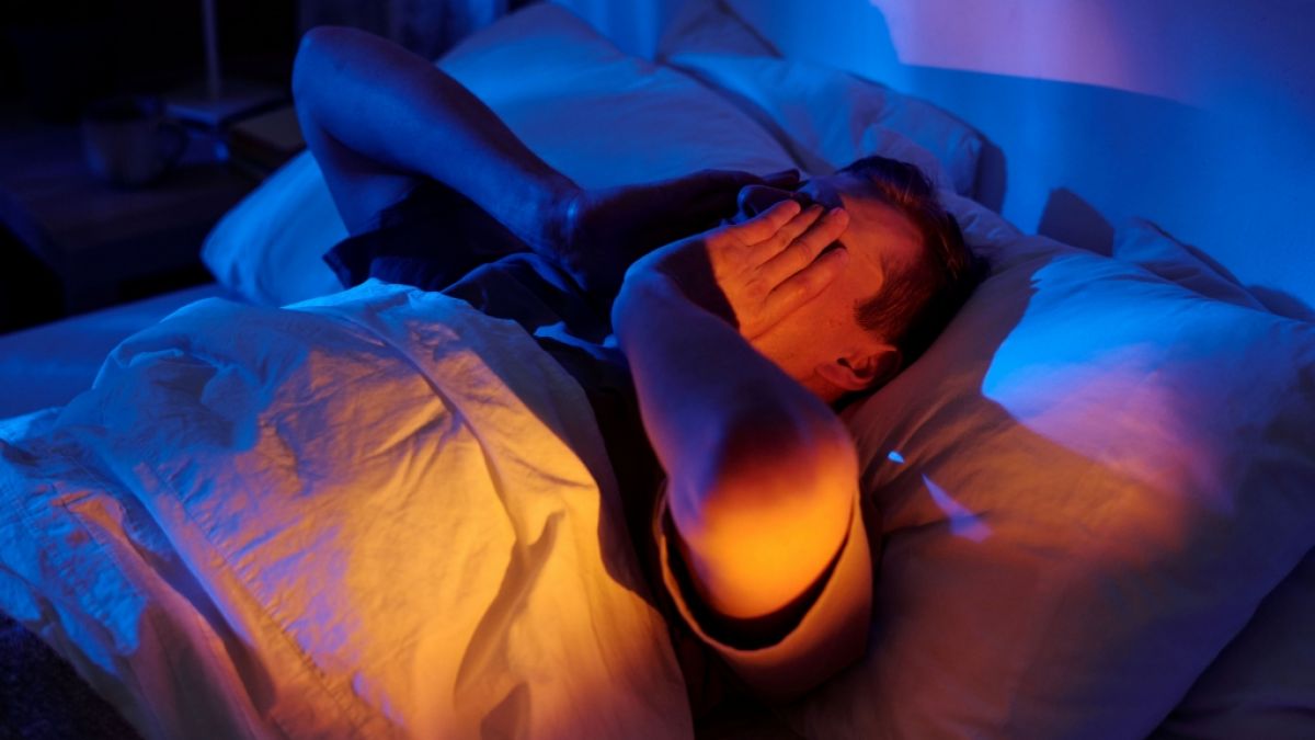 Wer stets sehr fr&uuml;h aufwacht obwohl er kein Morgenmensch ist, riskiert Schlafmangel. (Foto)