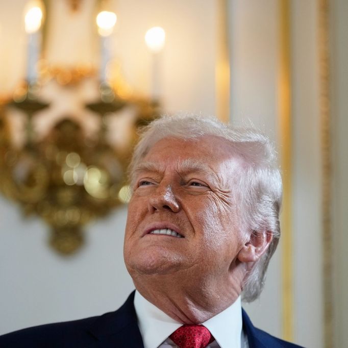 Mit einem peinlichen Versprecher heizt Donald Trump die Gerüchte um eine mögliche Demenz-Erkankung an.