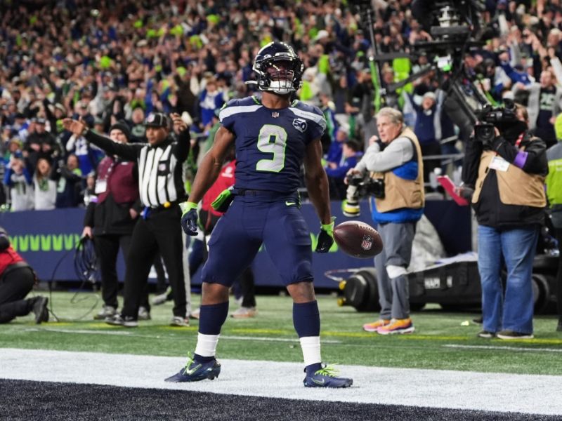 NFL: "Tom Brady und Kenneth Walker III tauschen freundliche Sticheleien nach dem Playoff-Sieg der Seahawks aus"