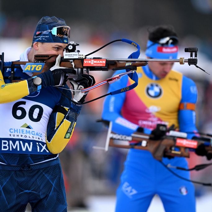 Sind die Biathleten Martin Ponsiluoma und Tommaso Giacomel (v.l.) beim Weltcup in Nove Mesto treffsicher?