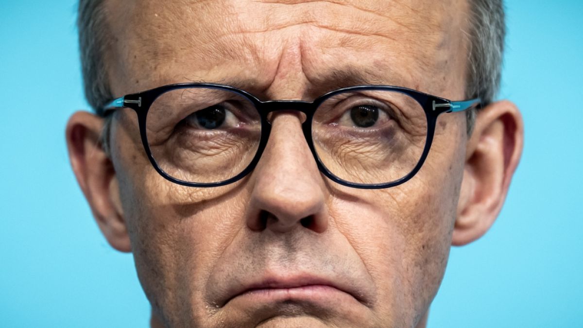 Im Politiker-Ranking d&uuml;mpelt Friedrich Merz am Abgrund. (Foto)