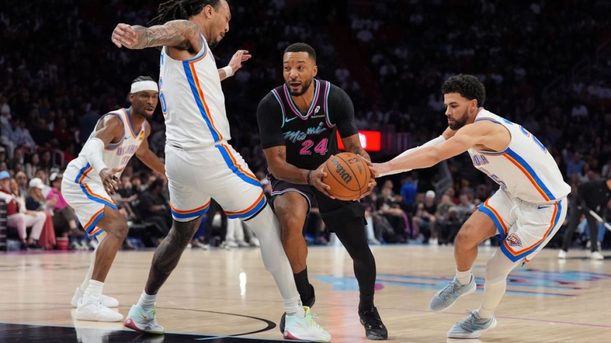 Norman Powell von den Oklahoma City Thunder (24) verteidigt den Ball gegen Spieler der Miami Heat, am 17.01.2026. (Symbolbild) (Foto)