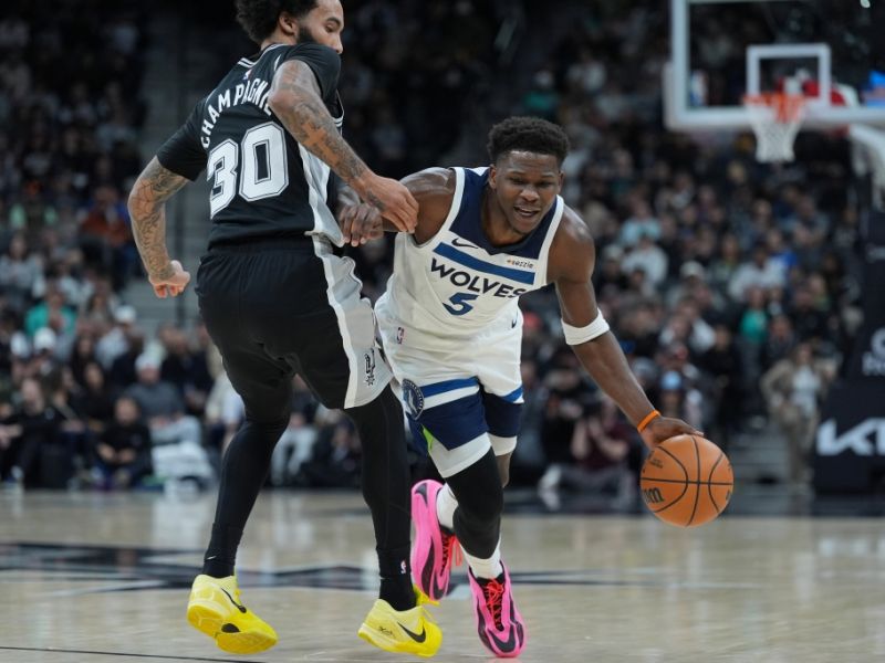 Julian Champagnie Steckbrief: "SGA Investmentkarten - 4 wertvolle Käufe des MVP-Favoriten 2026"