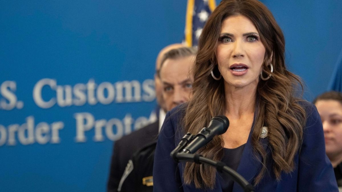 Kristi Noem hat sich mit einem regelrechten Wut-Post blamiert. (Foto)