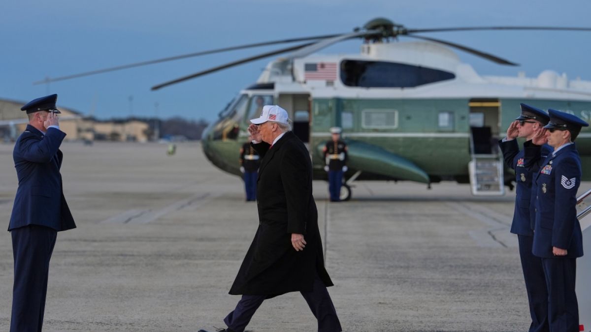 Donald Trump: Technischer Defekt stoppt Pr&auml;sidentenjet auf dem Weg nach Davos. (Foto)