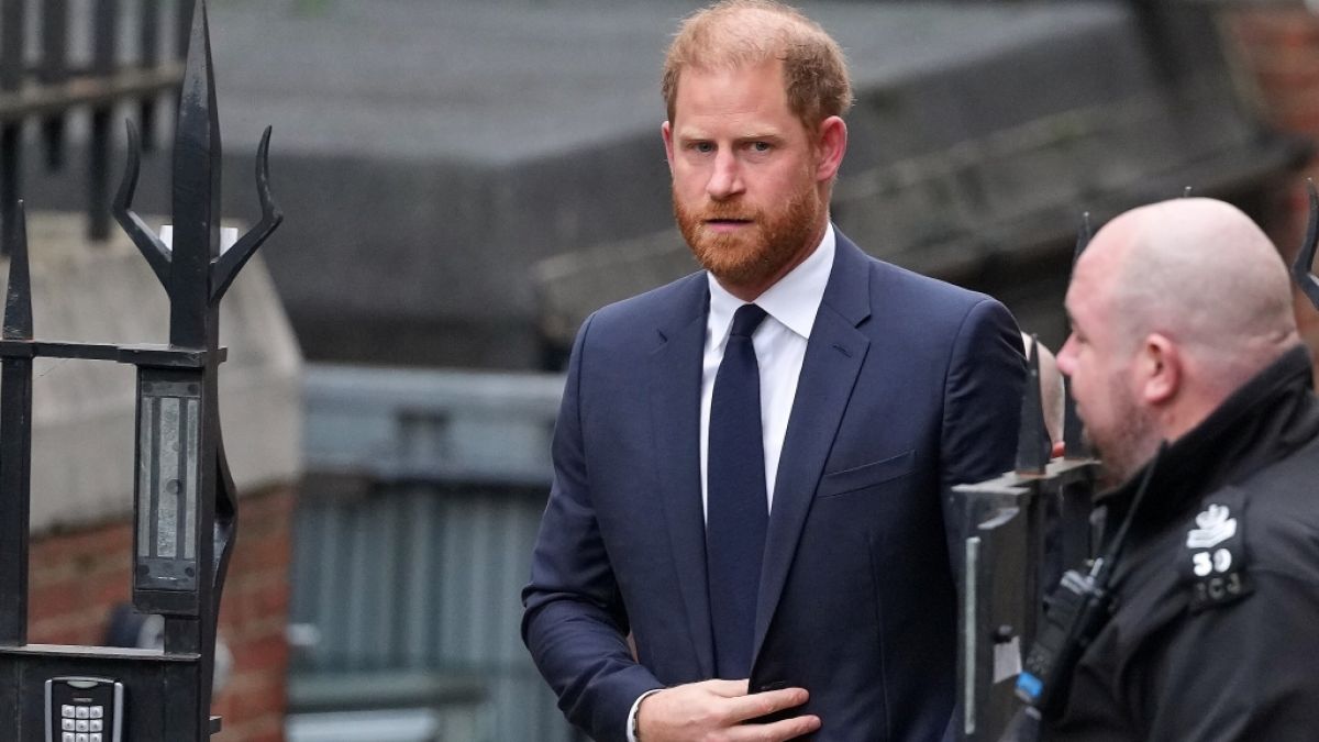 Prinz Harry wurde in seinem Prozess gegen die britische Klatschpresse als Zeuge ins Kreuzverh&ouml;r genommen - und hatte mit den Tr&auml;nen zu k&auml;mpfen, als die Sprache auf seine Ehefrau Meghan Markle kam. (Foto)