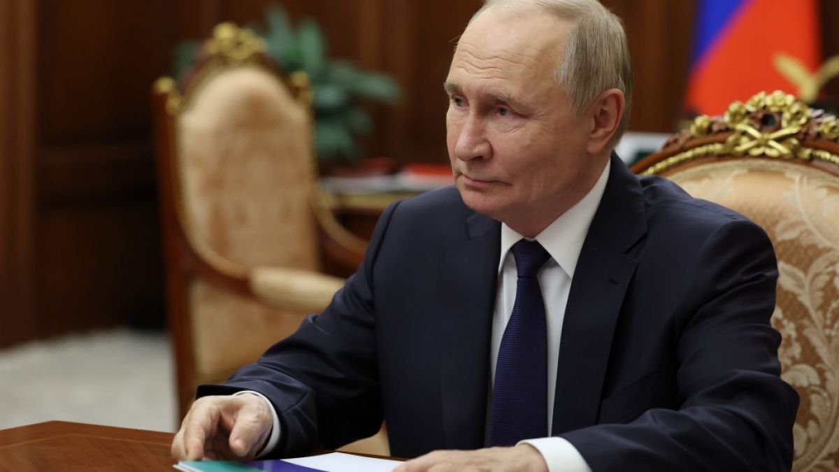 Immer wieder schlagen Wladimir Putins Bomben in der Ukraine bedrohlich nah an Atomkraftwerken ein - Experten zufolge k&ouml;nnte der Kreml-Chef ein "zweites Tschernobyl" ausl&ouml;sen. (Foto)