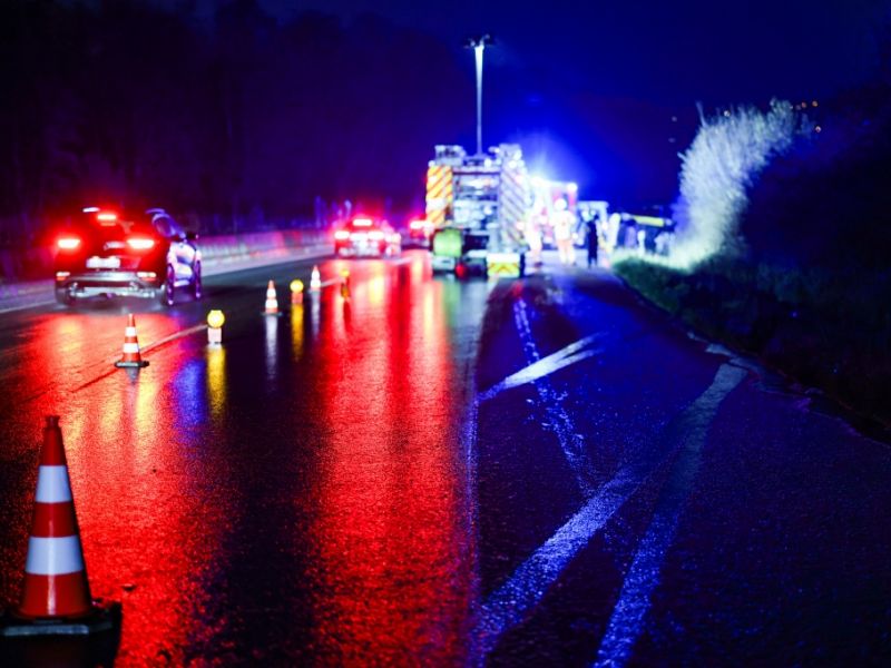 Glätte-Chaos in Deutschland: Wetterdienst warnt vor Lebensgefahr - 3 Tote und 11 Verletzte bei Unfallserie