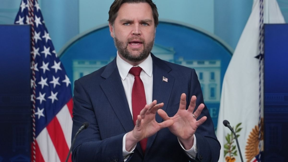 JD Vance muss sich nach einer Rede b&ouml;sen Spott gefallen lassen. (Foto)