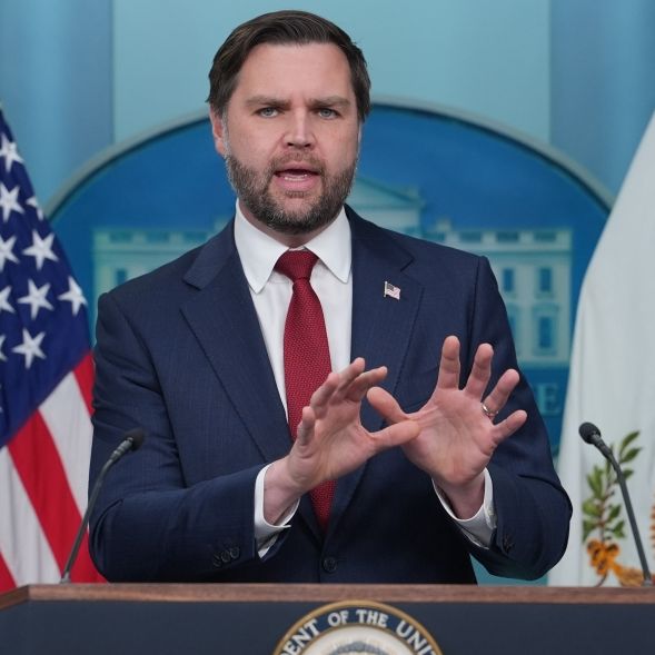 Trump-Vize blamiert sich mit Rede - böser Spott nach irrem Vergleich