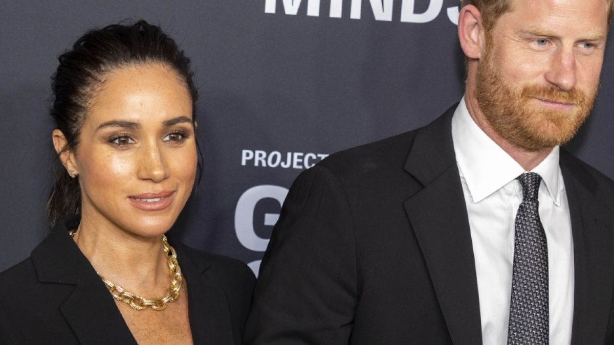 Prinz Harry und Meghan Markle &uuml;berraschten mit einem P&auml;rchenauftritt.&nbsp; (Foto)