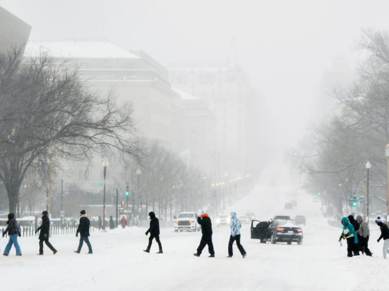 Schneechaos in den USA: Wintersturm legt halbes Land lahm - Trump ruft Notstand aus