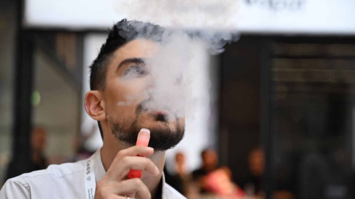 E-Zigaretten enthalten f&uuml;r ein angenehmes Mundgef&uuml;hl oftmals K&uuml;hlstoffe - diese k&ouml;nnen potenziell Organsch&auml;den verursachen. (Foto)