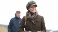 Prinzessin Kate ließ sich nicht zweimal bitten und tauschte ihre elegante Royals-Garderobe für einen Termin in Nordengland kurzerhand gegen Wanderklamotten samt Zopffrisur und Schirmmütze.