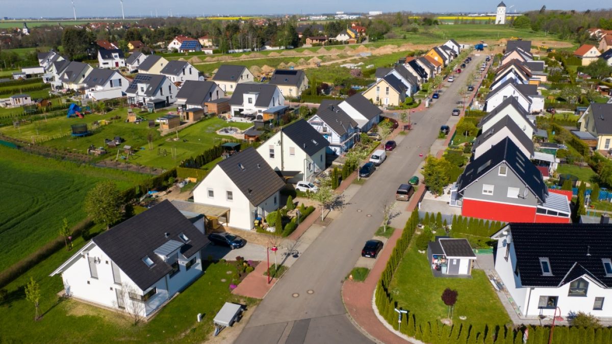 Einfamilienh&auml;user im Leipziger Stadtteil R&uuml;ckmarsdorf. Der Wagenplatz "Hasenbau" soll nun platz machen f&uuml;r eine gro&szlig;e M&ouml;belhauskette. (Symbolbild) (Foto)