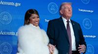 Donald Trump: Verfärbte Hände auf Foto mit Nicki Minaj geben Rätsel auf.