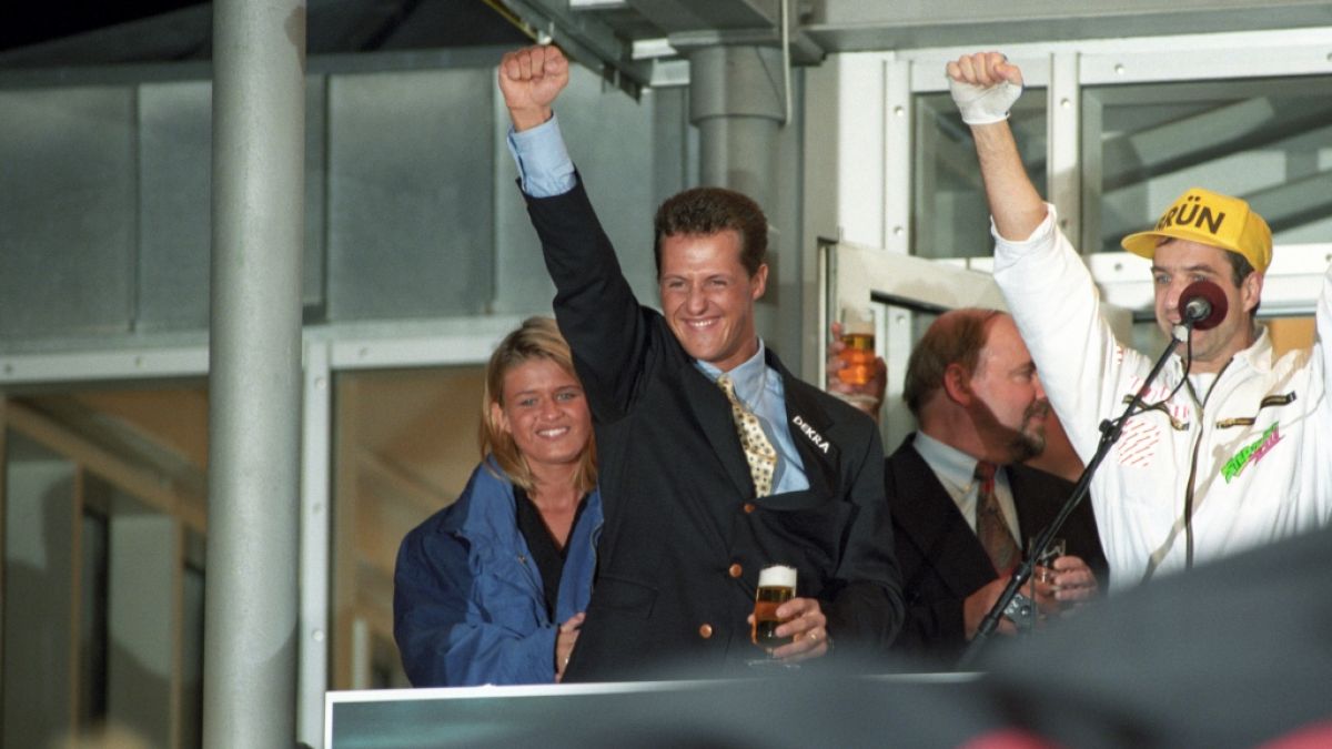 Schumi feierte seinen WM-Triumph mit seiner damaligen Freundin Corinna. (Foto)