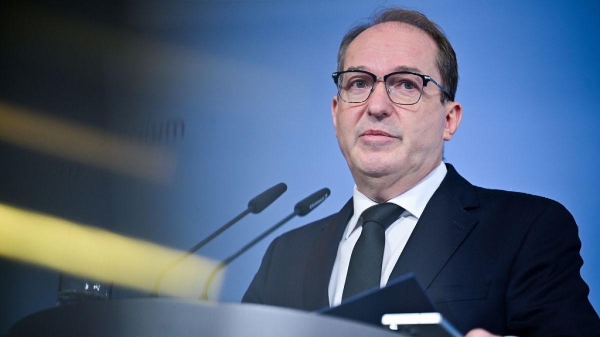 Alexander Dobrindt k&uuml;ndigt Offensive gegen Cyberangriffe an. (Foto)